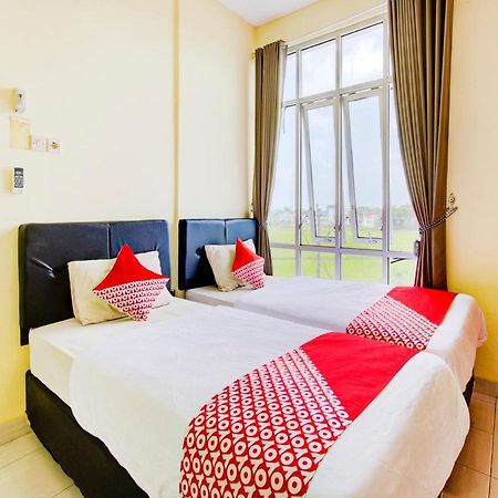 Oyo 3746 Double Tree Guesthouse Purwokerto Buitenkant foto