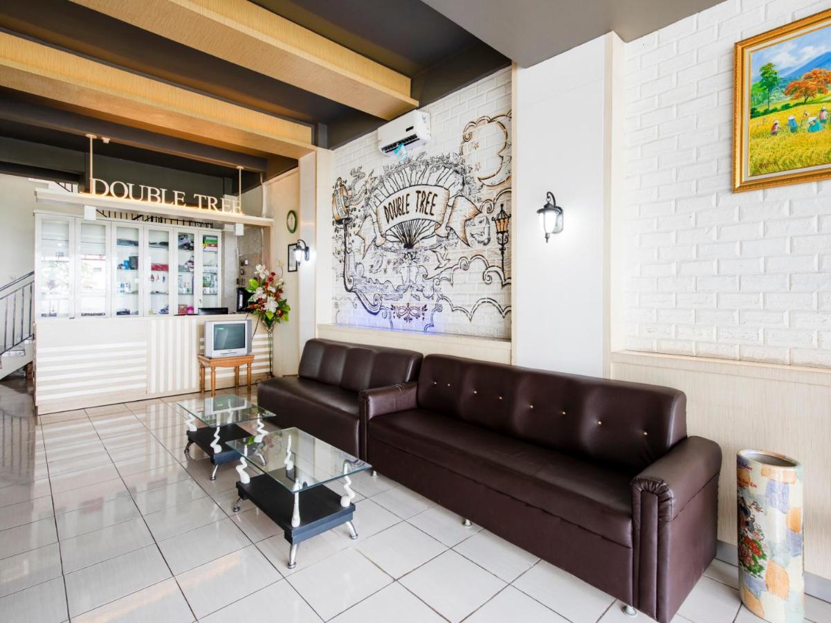 Oyo 3746 Double Tree Guesthouse Purwokerto Buitenkant foto