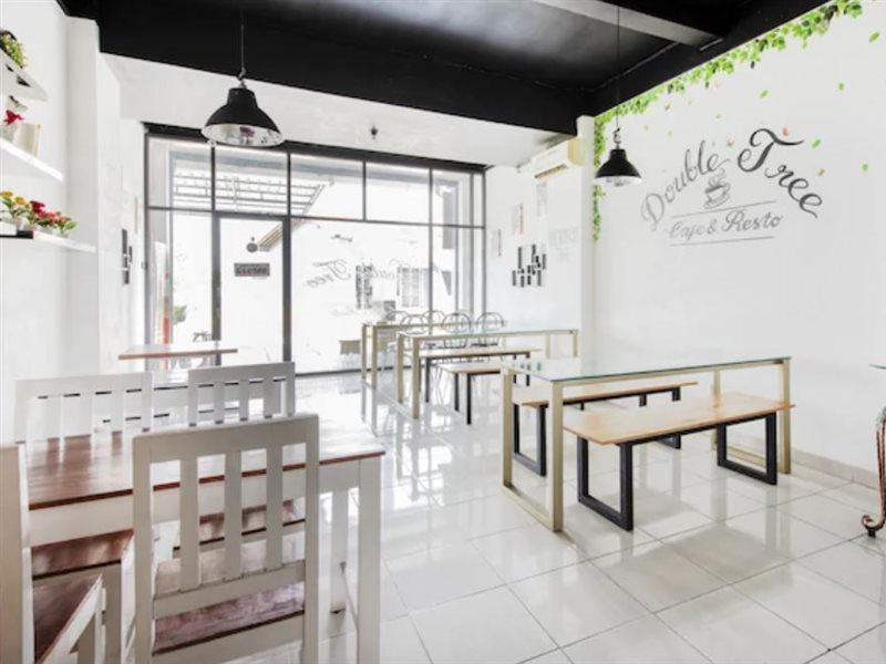 Oyo 3746 Double Tree Guesthouse Purwokerto Buitenkant foto